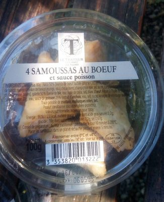 4 samoussas au boeuf et sauce poisson